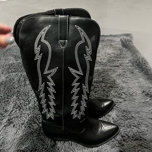 Black Western Boots with White Stitching